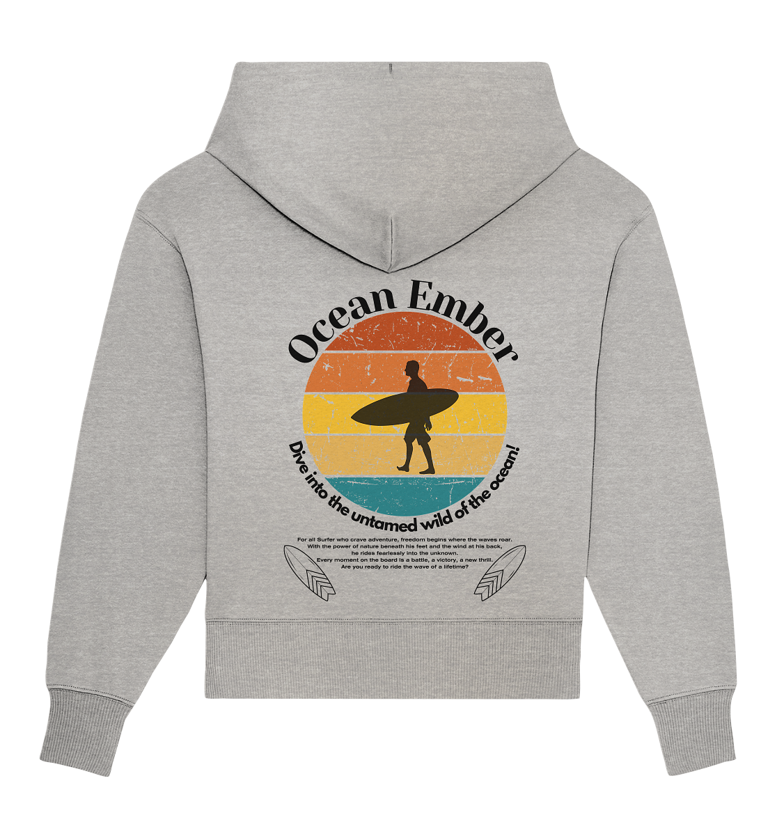 Ocean Ember Oversized Hoodie in Grau mit einem Rückendesign, das einen Surfer vor einem Sonnenuntergang zeigt. Ideal für Abenteurer, Surfer und Naturliebhaber, gefertigt aus nachhaltigen Materialien für Komfort und Stil in der Natur.